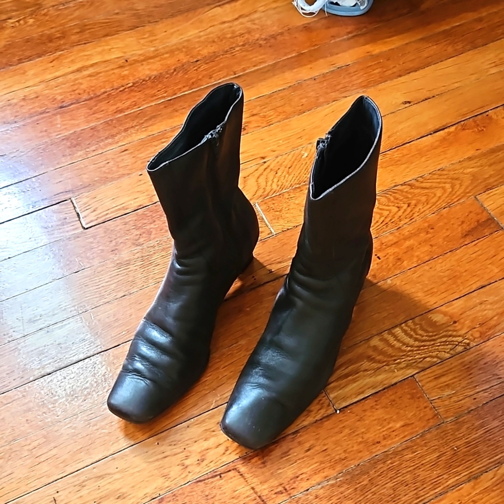 Karen Scott brown leather size 7.5 boots